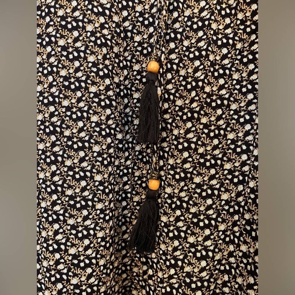 Mason & Belle 3/4 Sleeves Blouse with Tassel Detail Black with Flowers Size 2X - Picture 5 of 16